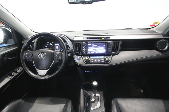 Toyota RAV4 17 of 30