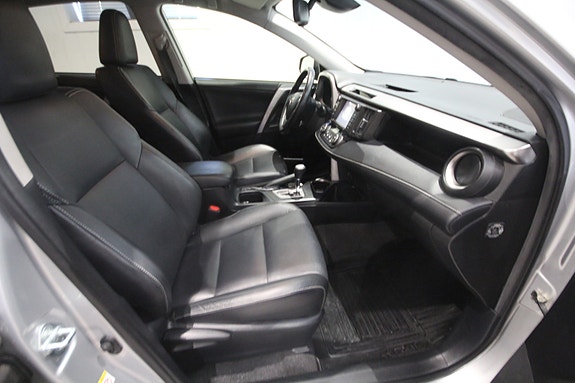 Toyota RAV4 10 of 30