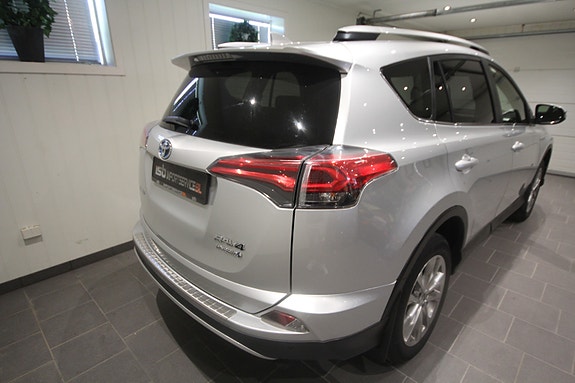 Toyota RAV4 8 of 30
