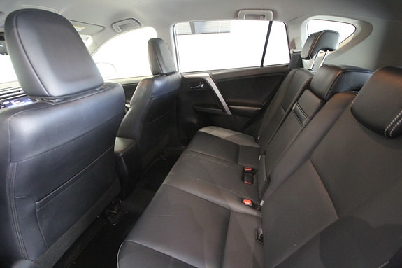 Toyota RAV4 15 of 30