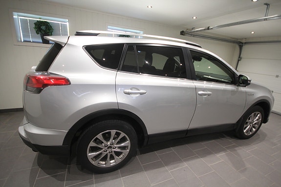 Toyota RAV4 7 of 30