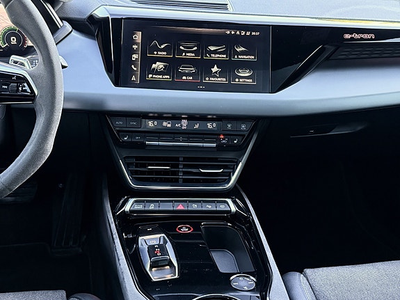 Audi e-tron GT 27 of 30