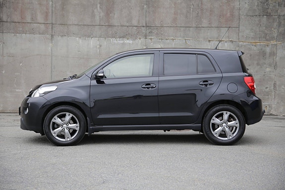 Toyota Urban Cruiser 2 of 5