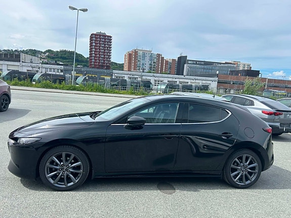 Mazda 3 4 of 5