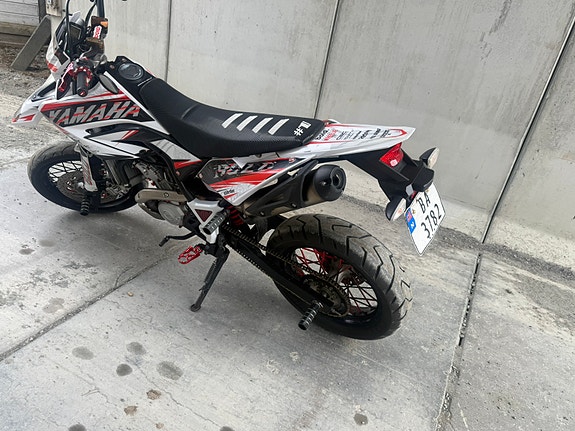 Yamaha WR 125 X 4 of 5