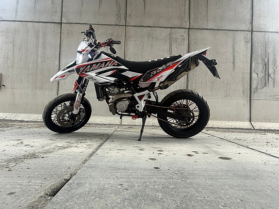 Yamaha WR 125 X 2 of 5