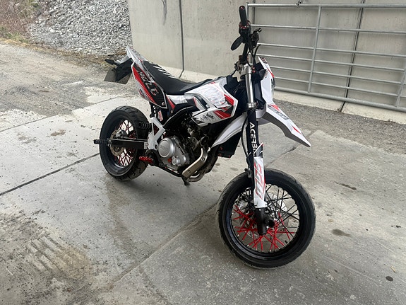 Yamaha WR 125 X 3 of 5
