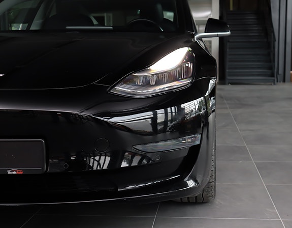 Tesla Model 3 5 of 5