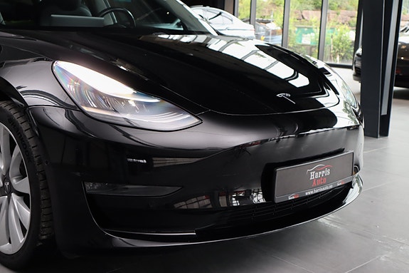 Tesla Model 3 2 of 5