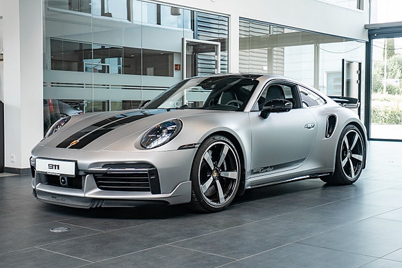 Porsche 911 4 of 5