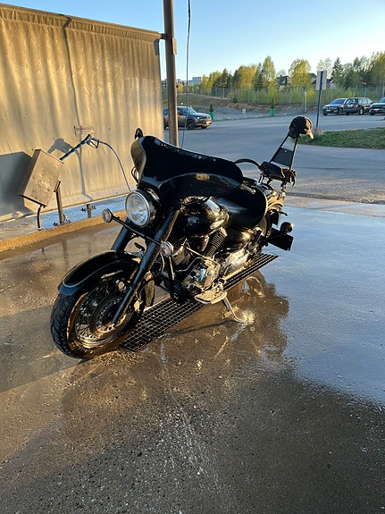 Yamaha XVS 1100 Drag Star Classic 2 of 5