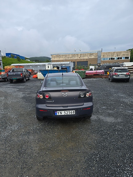 Mazda 3 4 of 5