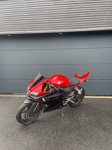 Yamaha YZF-R 125 3 of 5