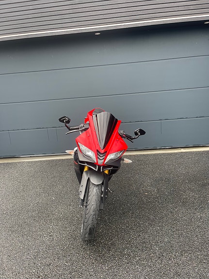 Yamaha YZF-R 125 2 of 5