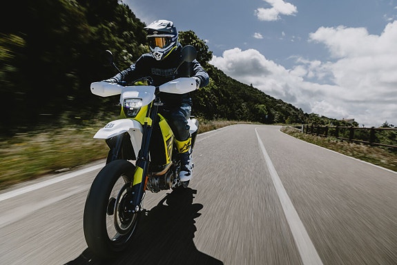 Husqvarna 701 Supermoto FACELIFT/NYHET - 3,99% rentekampanje 11 of 30