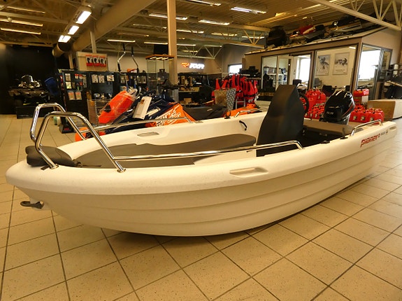lite og pent brukt båt med 15Hk motor. Nylig servet! 3 of 5