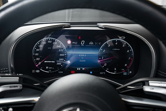 Mercedes-Benz SL63 15 of 24