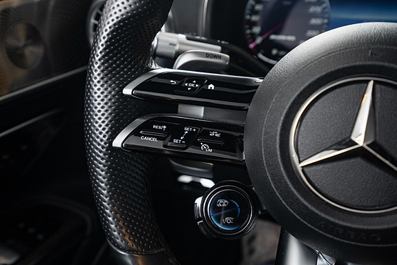 Mercedes-Benz SL63 16 of 24