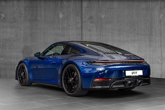 Porsche 911 3 of 5
