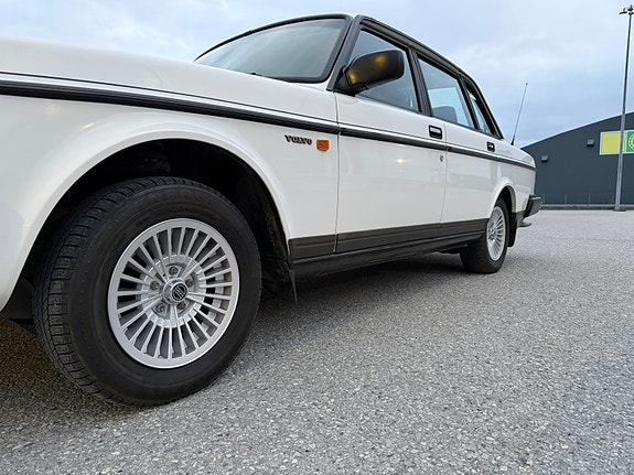 Volvo 240 5 of 5