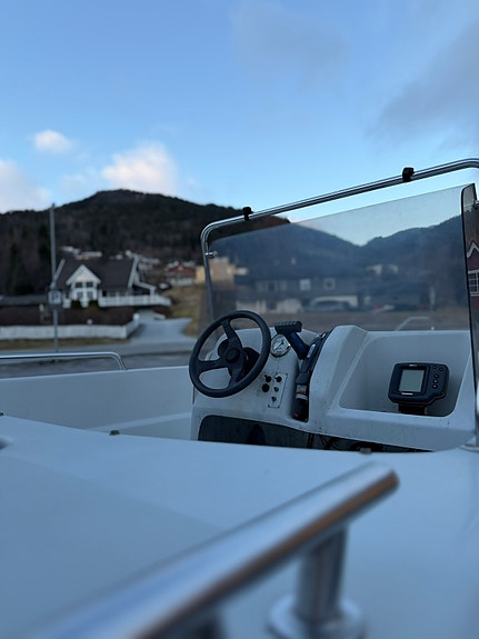 Skjærgårdsjeep selges som reparasjonsobjekt / delebåt 3 of 5