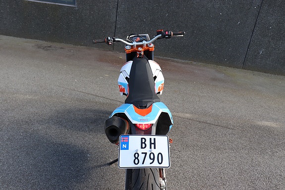 KTM 690 SMC R 4 of 5