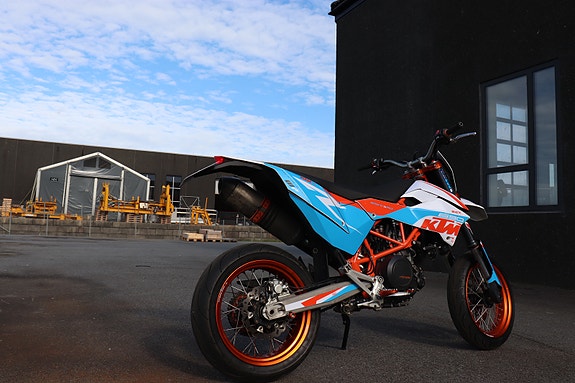 KTM 690 SMC R 2 of 5