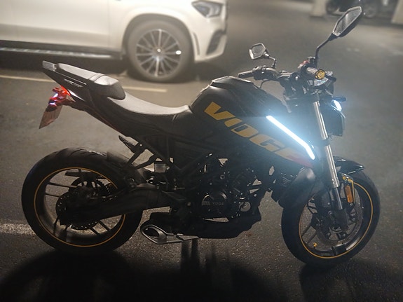 VOGE 125 R 2 of 5
