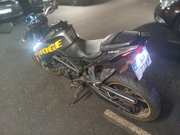VOGE 125 R 4 of 5