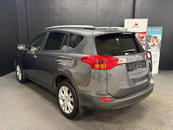Toyota RAV4 5 of 5