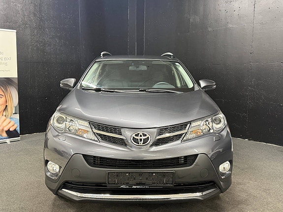 Toyota RAV4 3 of 5