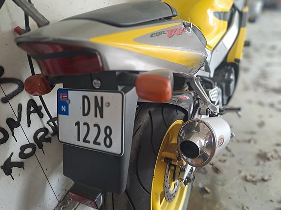 Honda CBR 900 RR 4 of 4