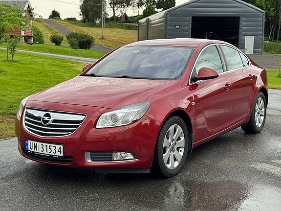 Opel Insignia 2 of 5