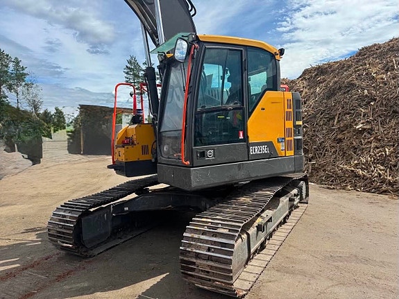 Volvo ECR235EL 2 of 5