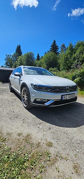 Volkswagen Passat Alltrack 3 of 5