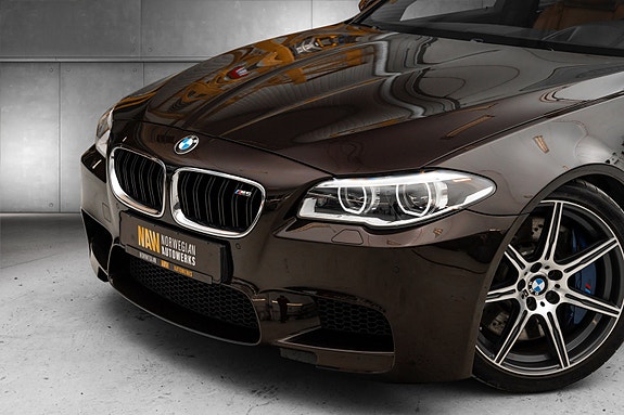 BMW M5 2 of 5