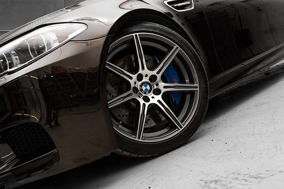 BMW M5 3 of 5