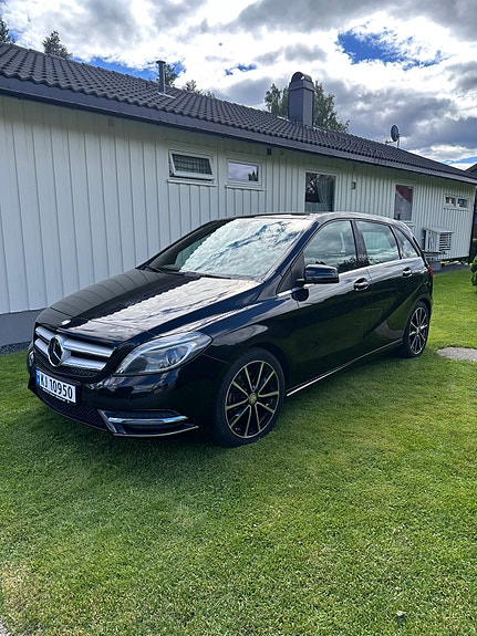 Mercedes-Benz B220 2015 photo 2