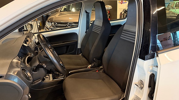 Volkswagen UP! 14 of 16