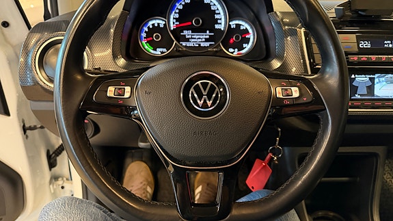 Volkswagen UP! 9 of 16