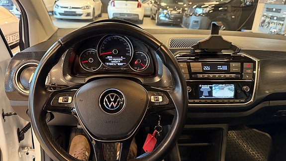 Volkswagen UP! 12 of 16