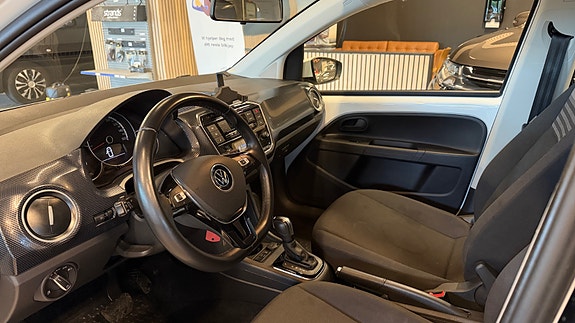 Volkswagen UP! 4 of 5