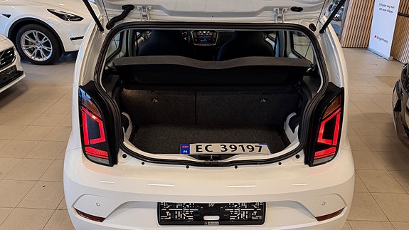 Volkswagen UP! 7 of 16