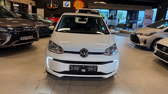 Volkswagen UP! 3 of 5