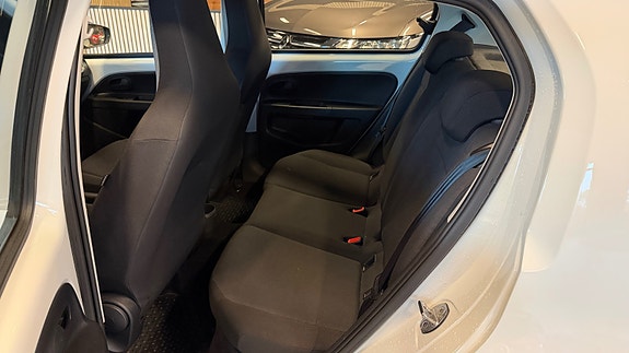 Volkswagen UP! 15 of 16