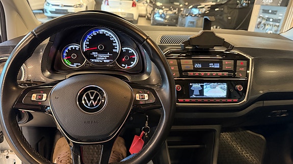 Volkswagen UP! 11 of 16