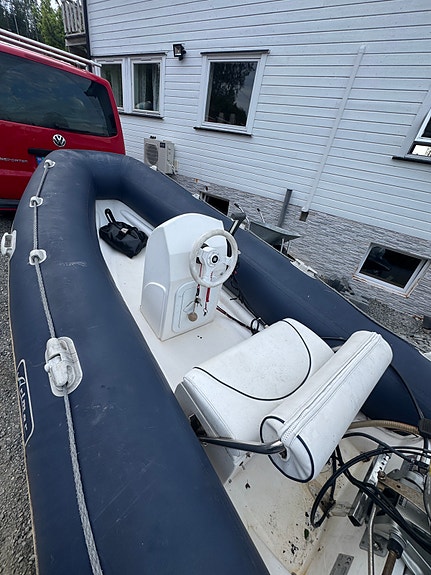 Liten rask Rib med henger 2 of 5