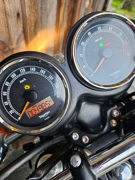 Triumph BONNEVILLE T100, kun 4900km 2 of 5