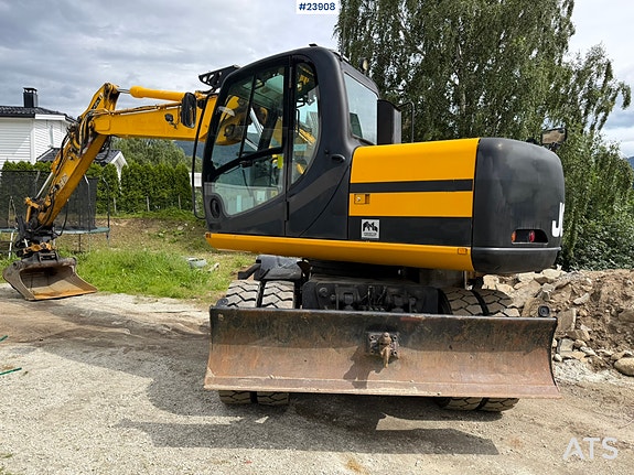 JCB JS145W hjulmaskin m/ pusseskuffe og rototilt 8 of 23