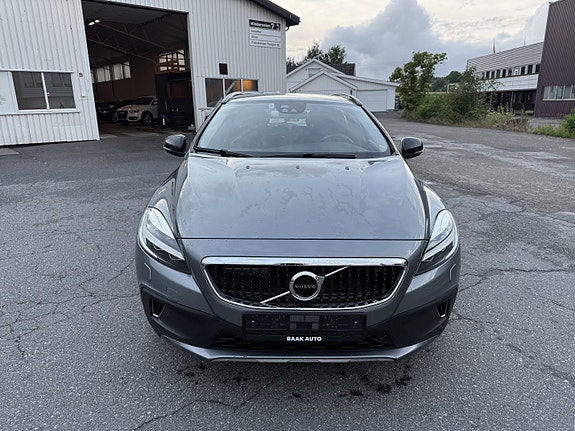 Volvo V40 Cross Country 3 of 5